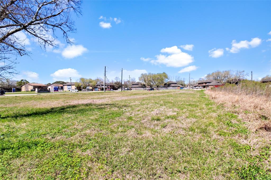 E Fm-517, Dickinson, Texas image 1