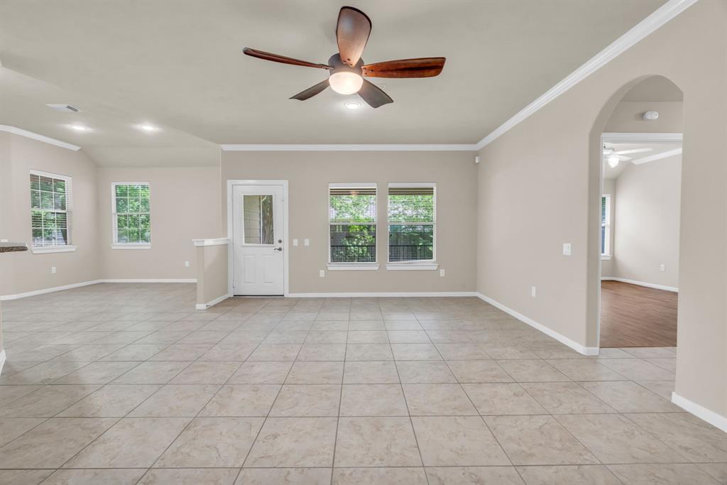 14 Fitzroy Place, Conroe, Texas image 8