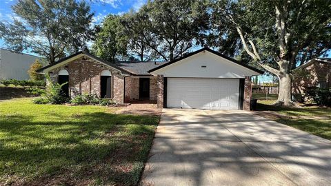 Single Family Residence in Kemah TX 806 Seminole Drive.jpg