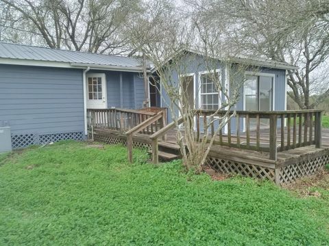 Single Family Residence in Brazoria TX 5589 County Road 469 2.jpg