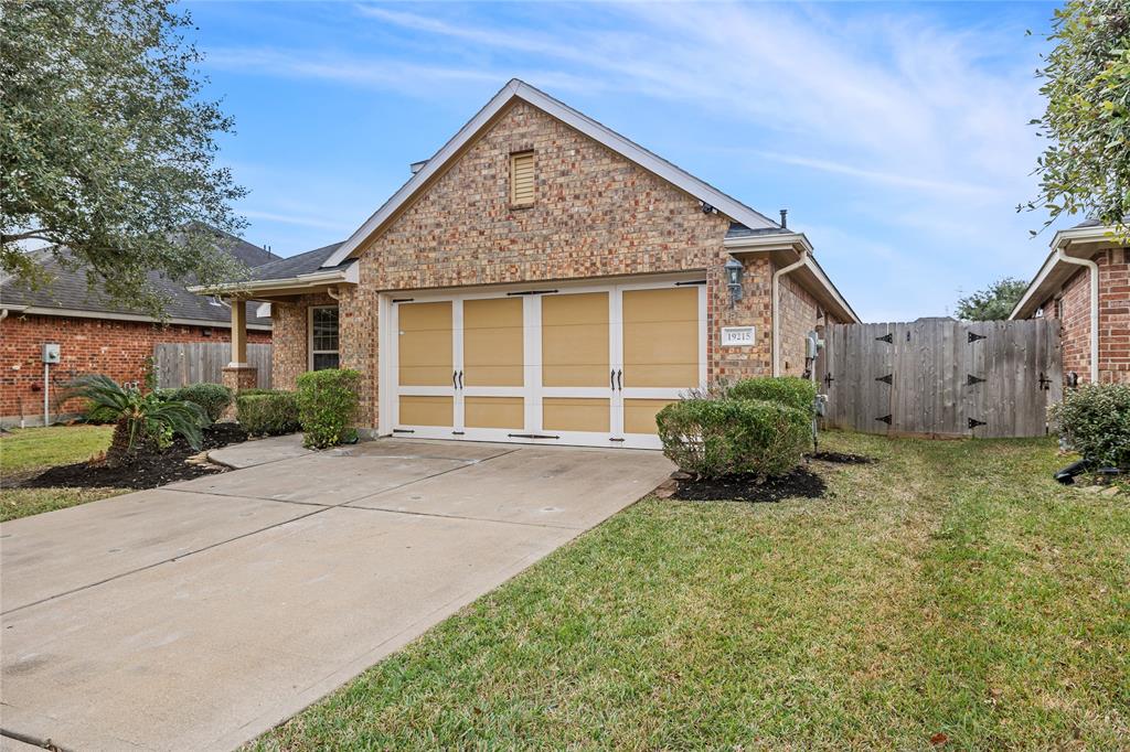 19215 Quarry Lakes Lane, Richmond, Texas image 3