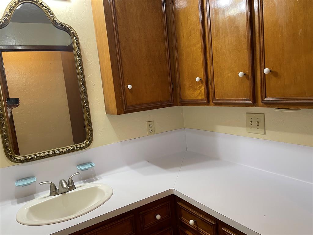 902 S Holly Avenue, Cleveland, Texas image 19