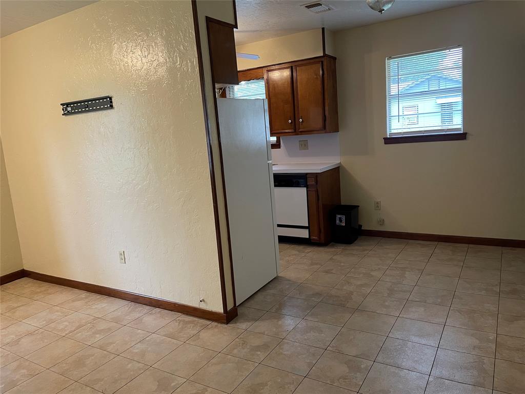 902 S Holly Avenue, Cleveland, Texas image 31