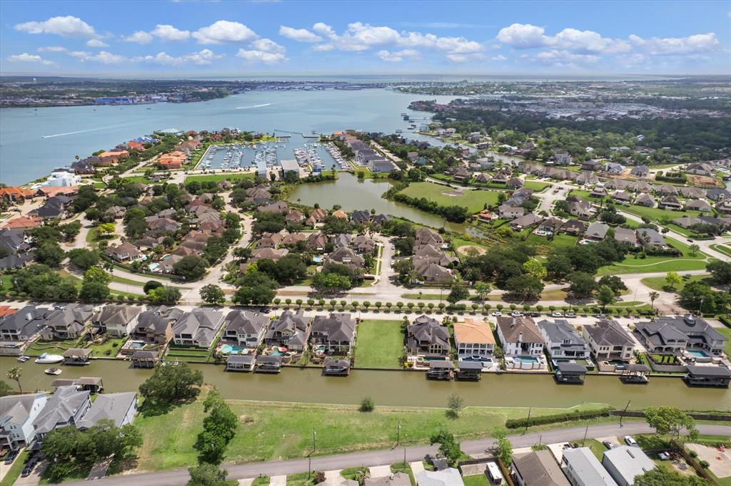211 Blue Water Way, Kemah, Texas image 6