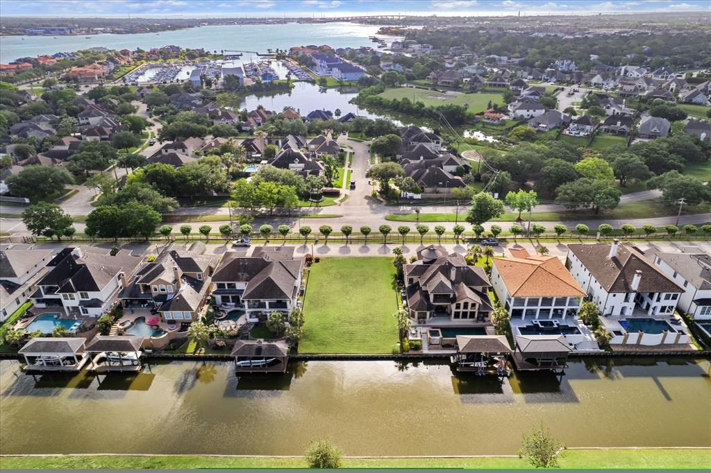 211 Blue Water Way, Kemah, Texas image 12