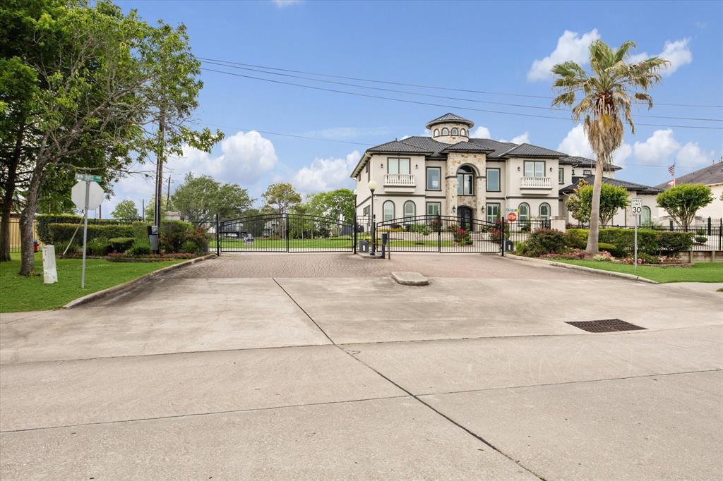 211 Blue Water Way, Kemah, Texas image 16