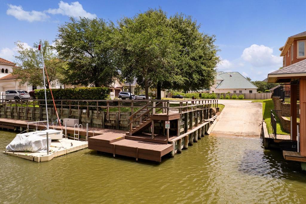 211 Blue Water Way, Kemah, Texas image 15