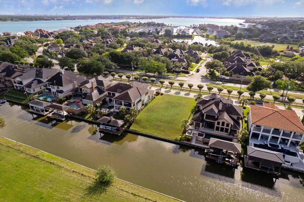 211 Blue Water Way, Kemah, Texas image 5