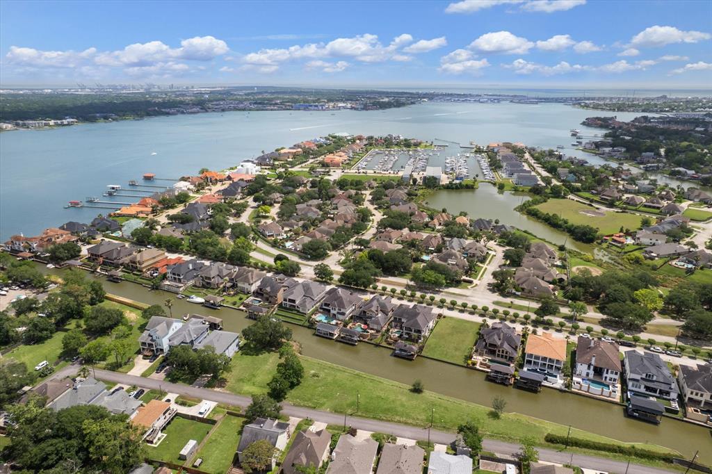 211 Blue Water Way, Kemah, Texas image 11