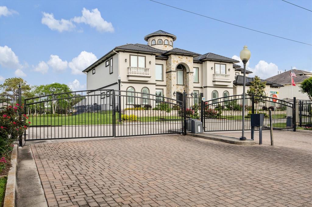 211 Blue Water Way, Kemah, Texas image 3