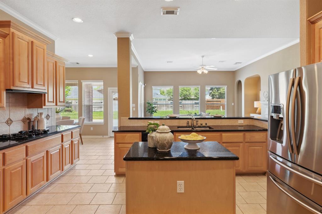 8611 Amy Brook Court, Humble, Texas image 9