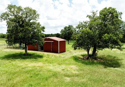 A home in Flatonia