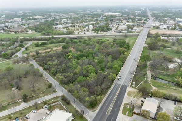 603 E NASH ST, ROUND ROCK, TX 78664 - Image 7bbbdf73d3ce2458e52631acca41dc67/1645522471
