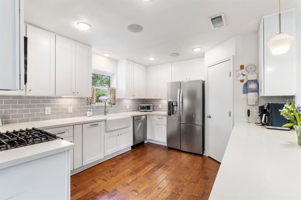 8015 Skyline Drive, Houston, Texas image 14