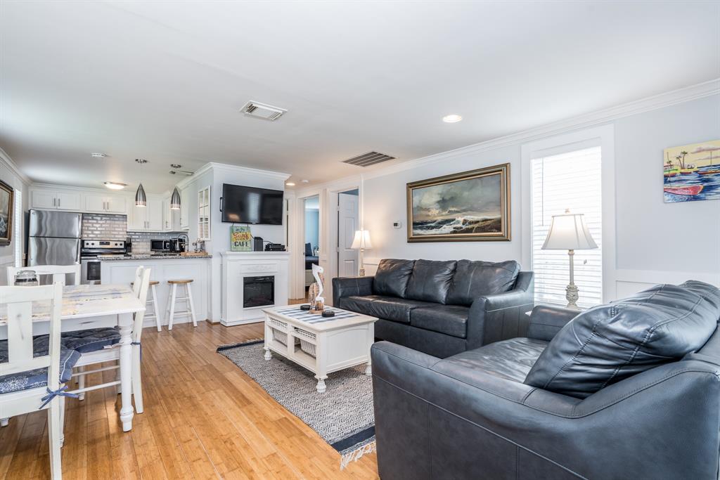 4115 Surf Drive, Galveston, Texas image 5
