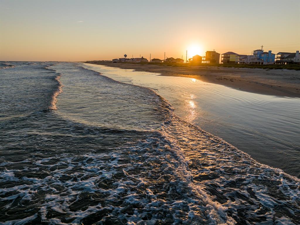 4115 Surf Drive, Galveston, Texas image 31