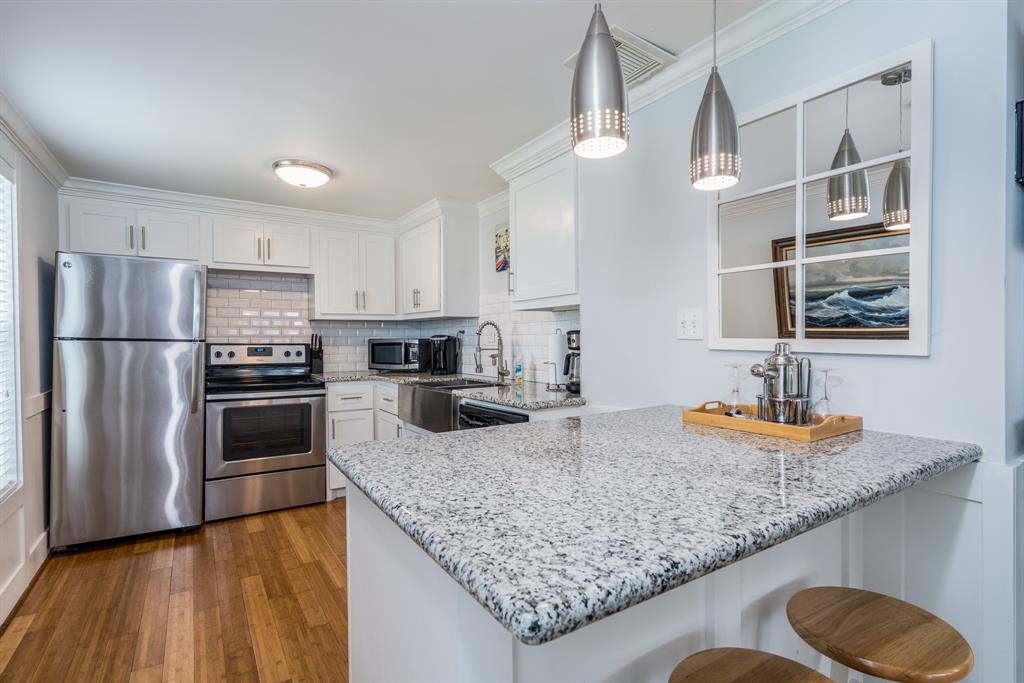 4115 Surf Drive, Galveston, Texas image 6