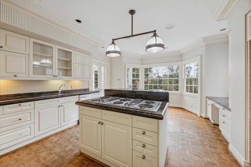 8 Shadder Way, Houston, Texas image 13