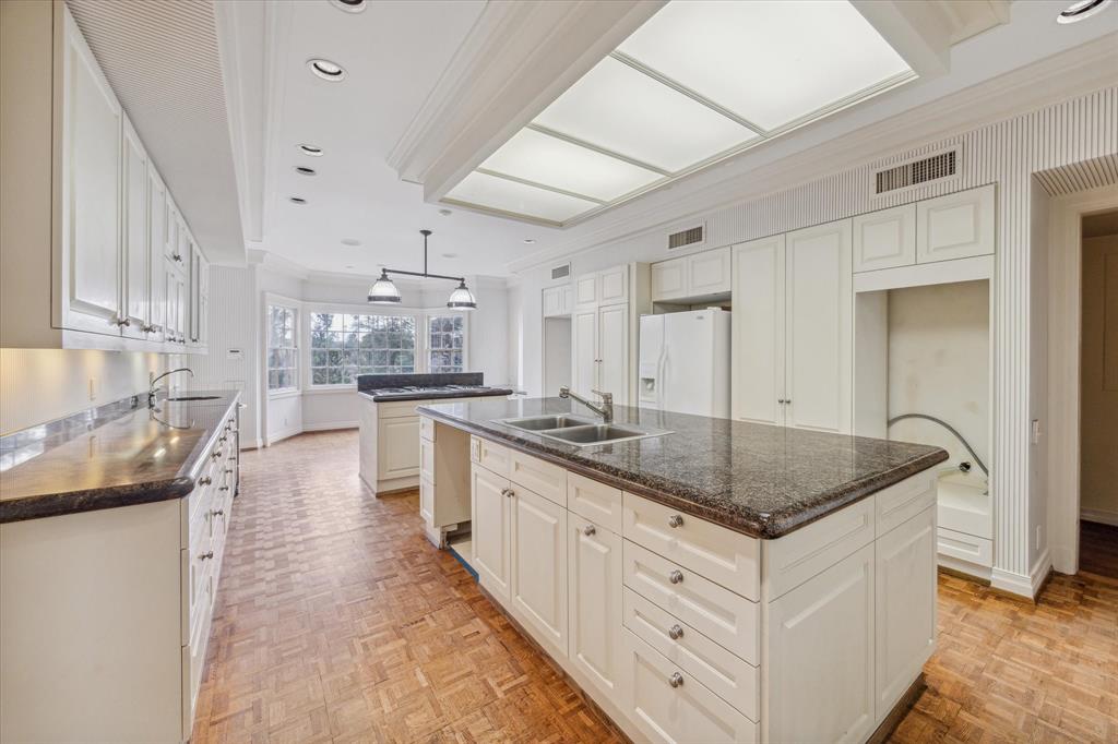 8 Shadder Way, Houston, Texas image 11