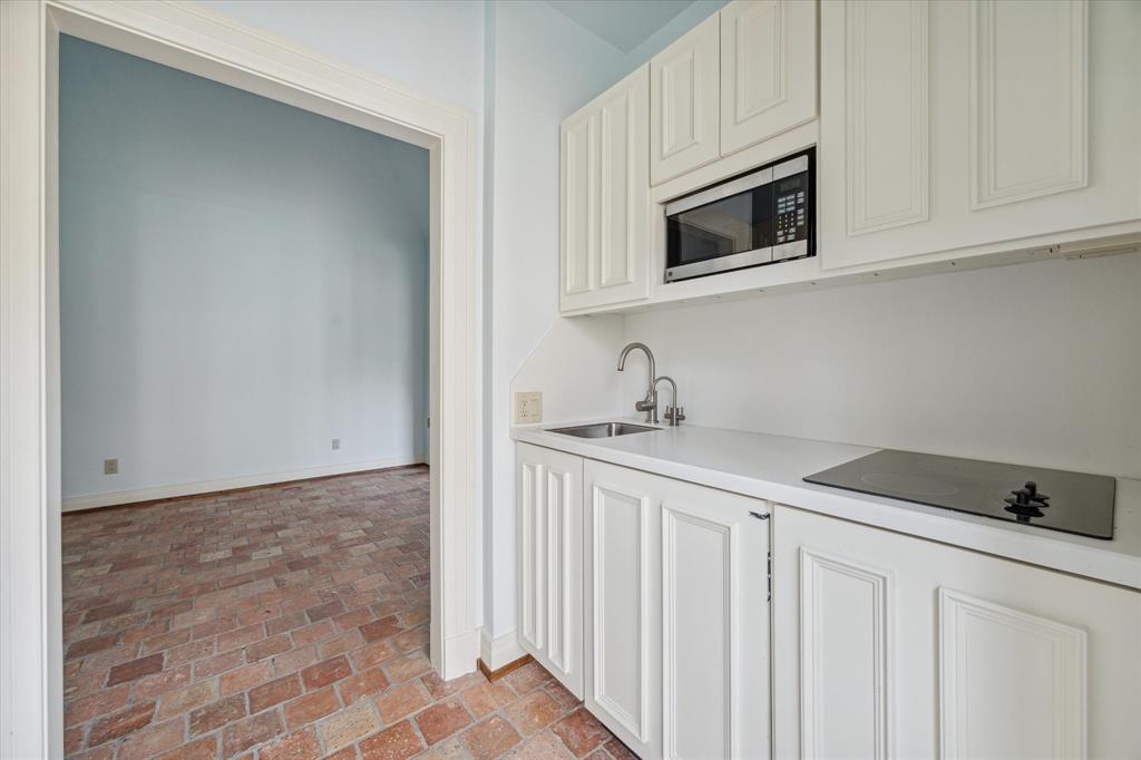 8 Shadder Way, Houston, Texas image 39