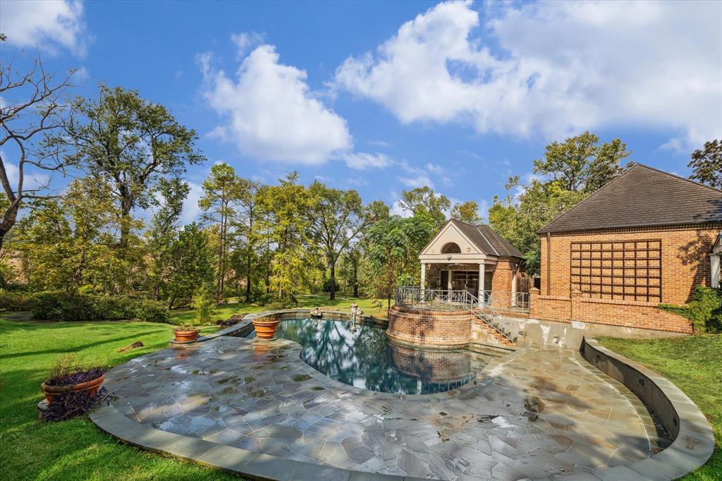 8 Shadder Way, Houston, Texas image 32