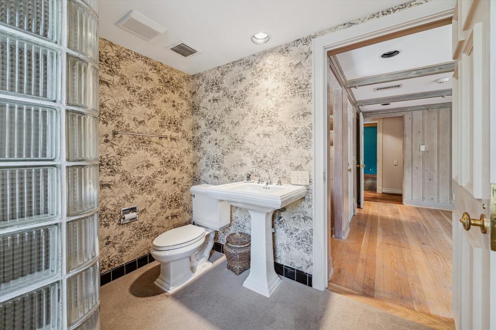 8 Shadder Way, Houston, Texas image 16