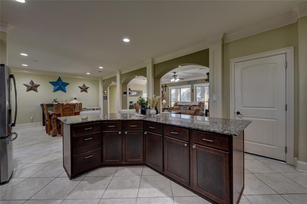 3077 Dees Circle, Sealy, Texas image 12