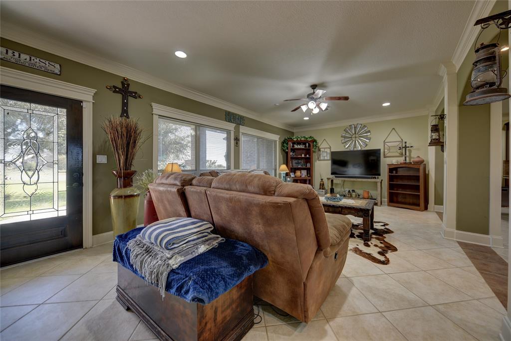 3077 Dees Circle, Sealy, Texas image 11