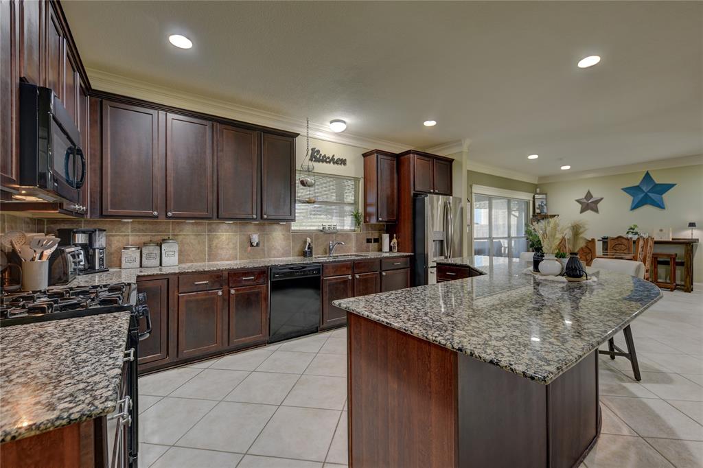 3077 Dees Circle, Sealy, Texas image 13