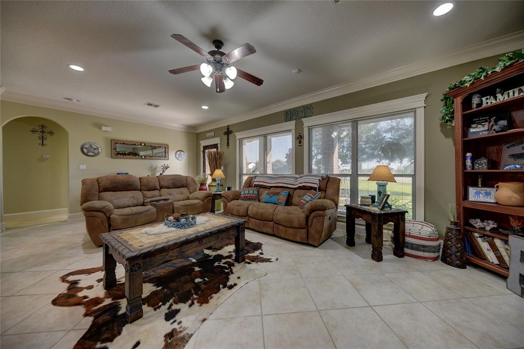 3077 Dees Circle, Sealy, Texas image 8