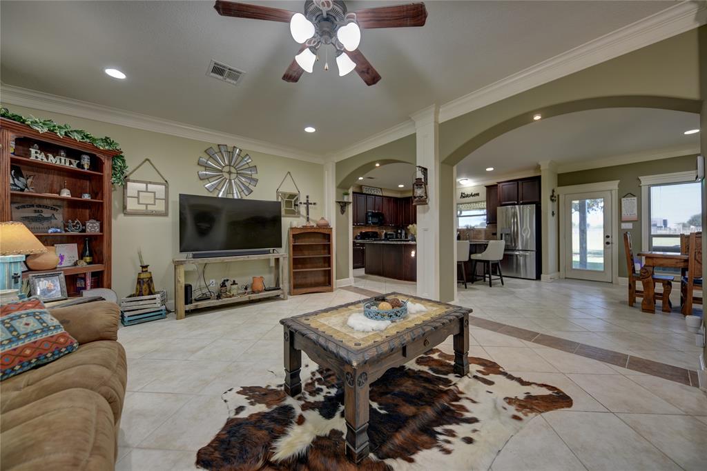 3077 Dees Circle, Sealy, Texas image 10