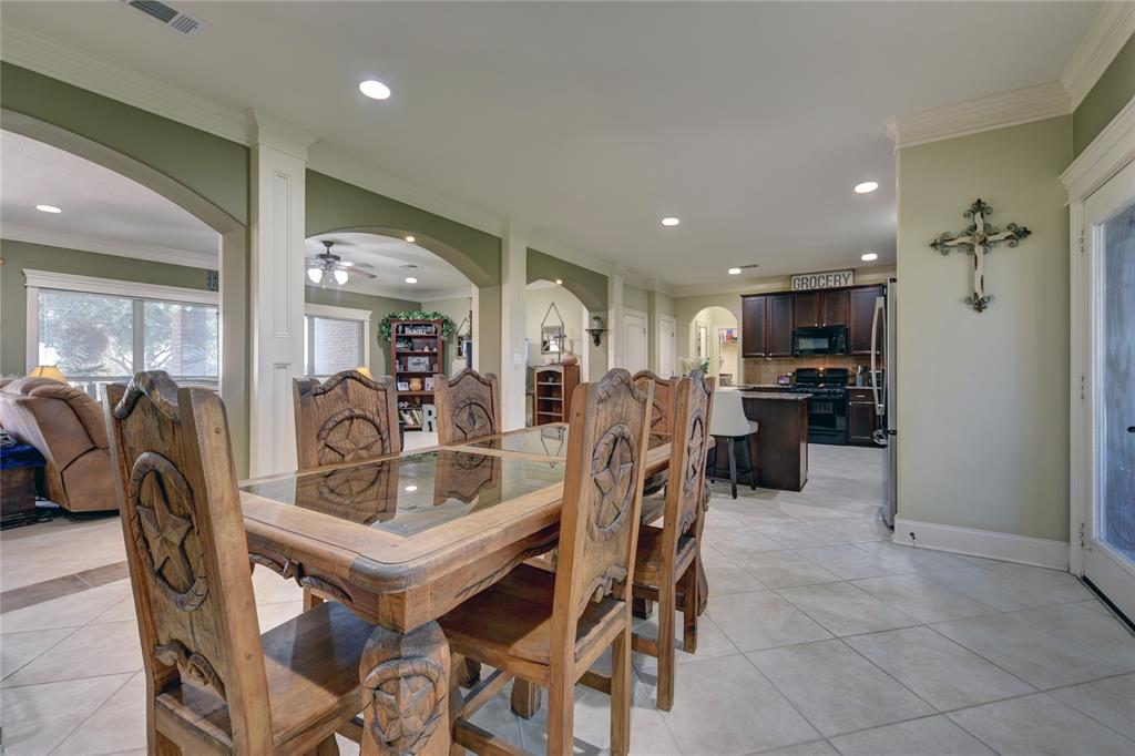 3077 Dees Circle, Sealy, Texas image 6