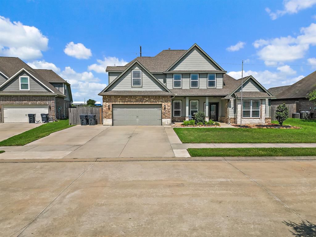 9750 Keeneland Circle, Baytown, Texas image 2