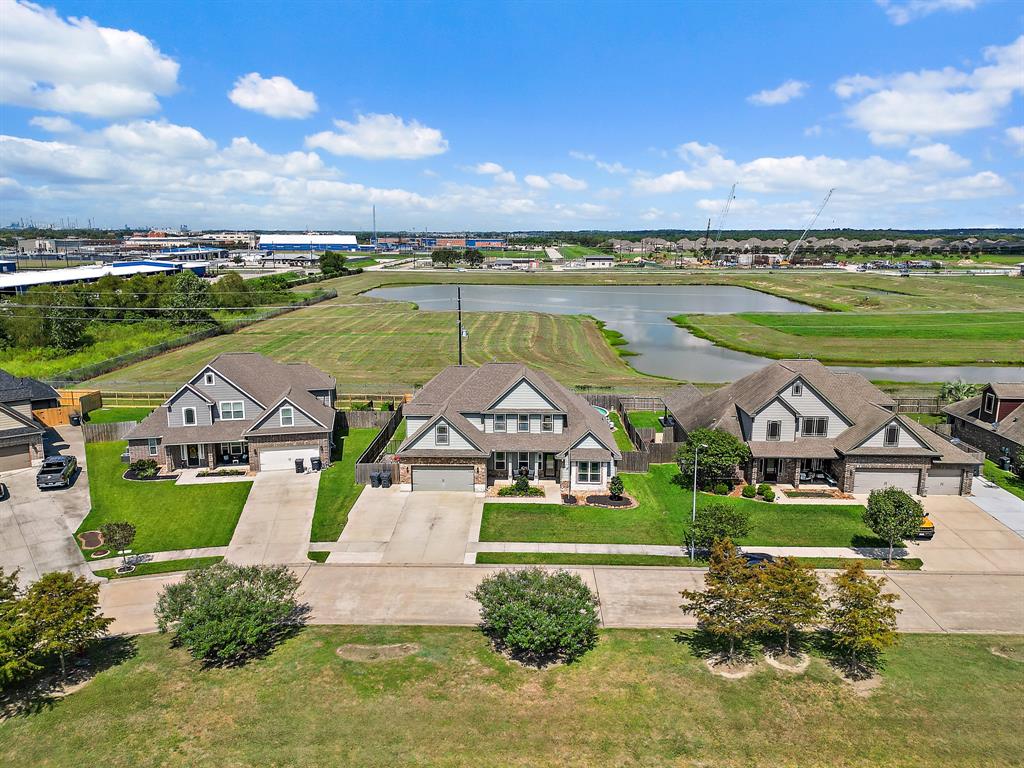 9750 Keeneland Circle, Baytown, Texas image 6