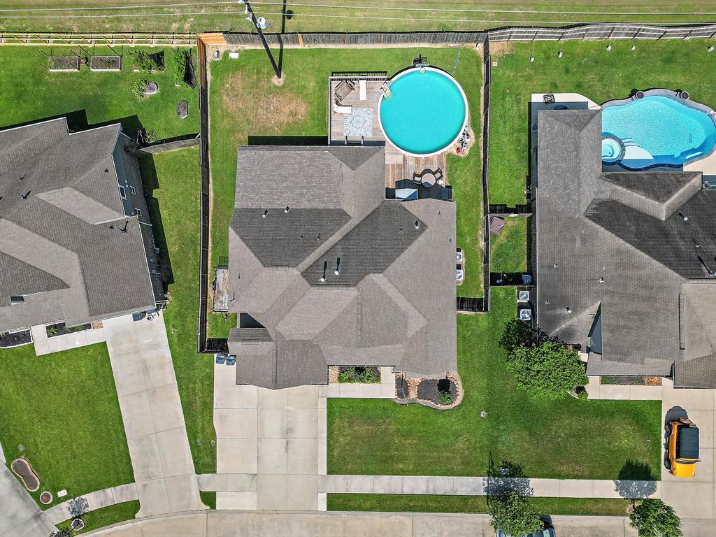 9750 Keeneland Circle, Baytown, Texas image 3