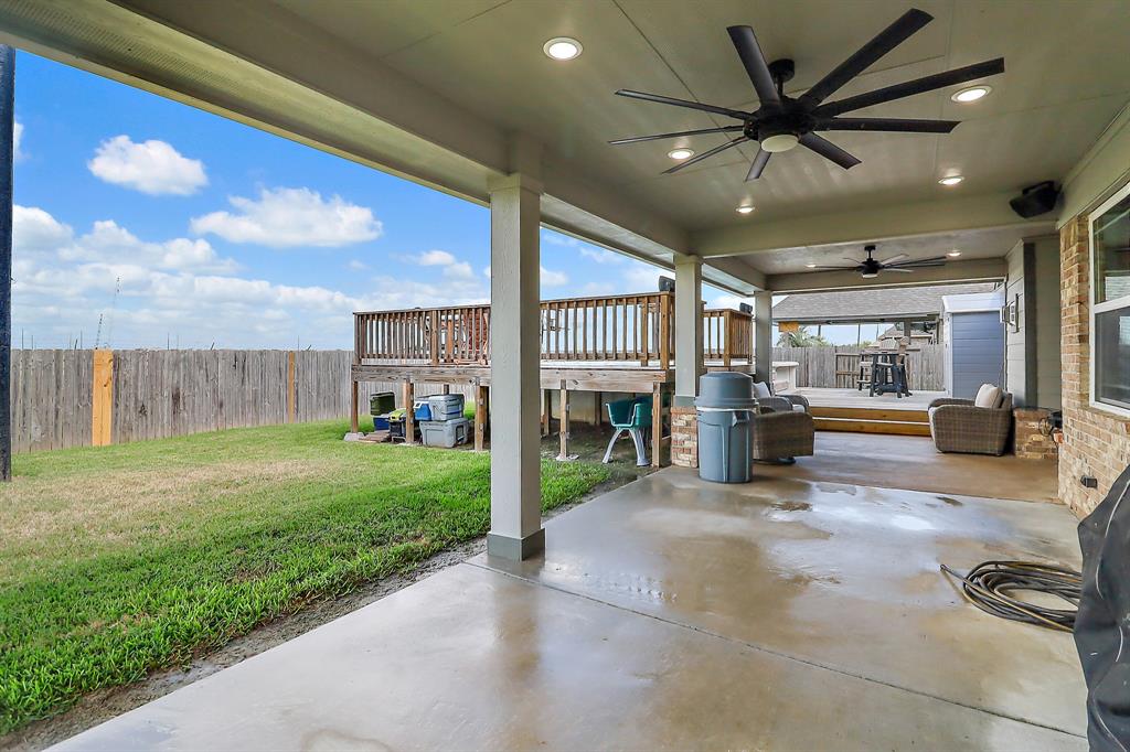 9750 Keeneland Circle, Baytown, Texas image 30