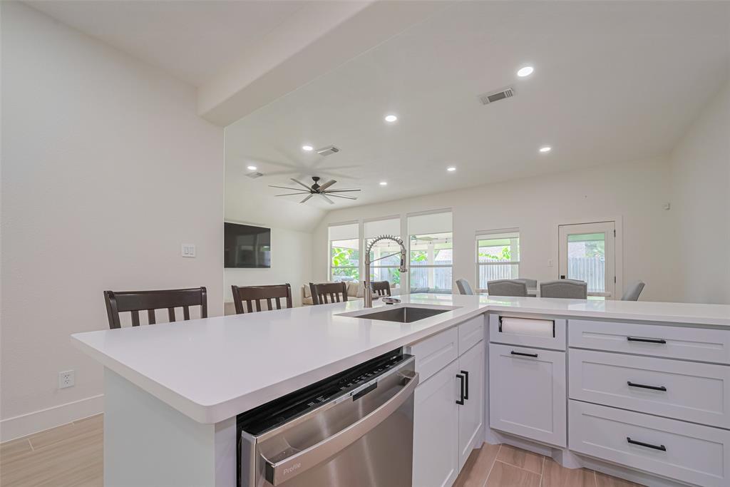 11316 Misty Morning Street, Pearland, Texas image 24