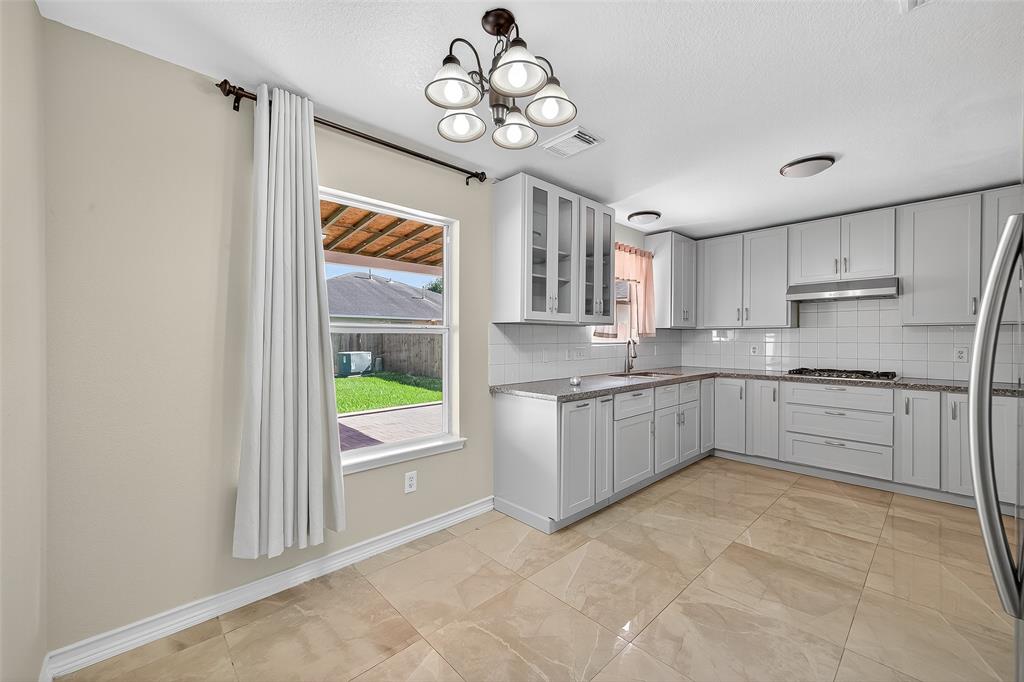 18755 Wonder Land Way