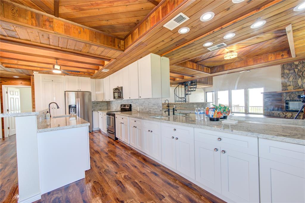 2534 Lake Court, Surfside Beach, Texas image 18
