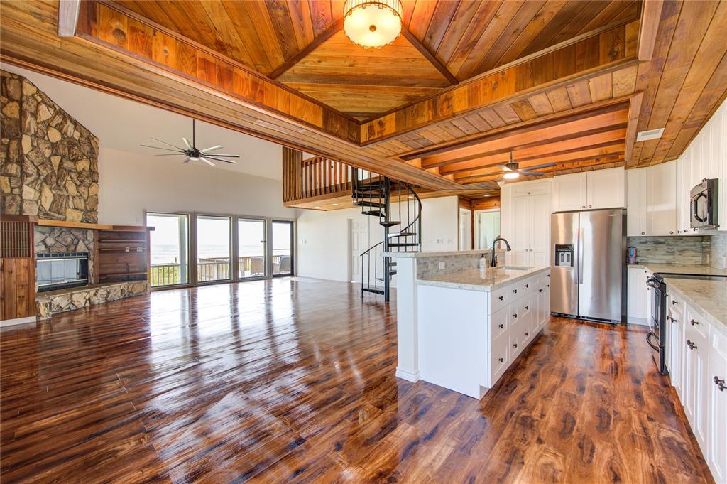 2534 Lake Court, Surfside Beach, Texas image 9