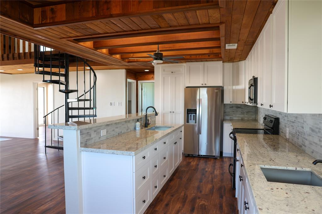 2534 Lake Court, Surfside Beach, Texas image 5