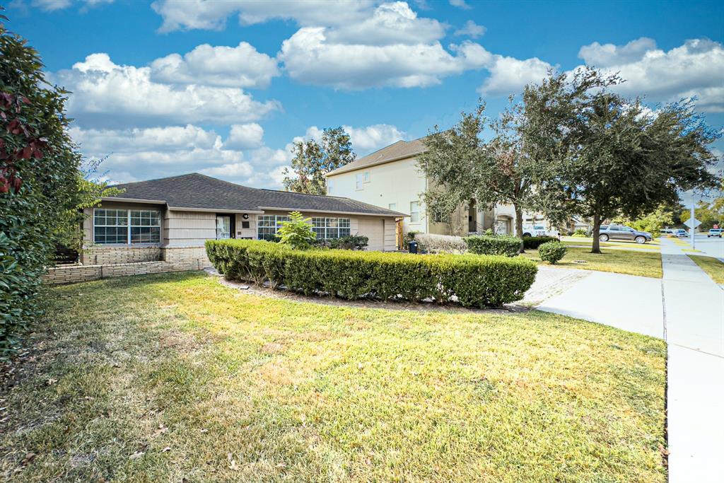 4525 Maple Street, Bellaire, Texas image 2