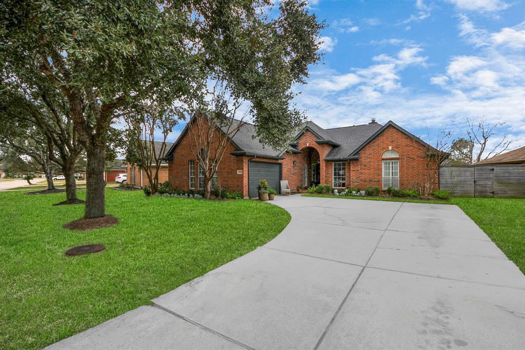 3518 S Peach Hollow Circle, Pearland, Texas image 2