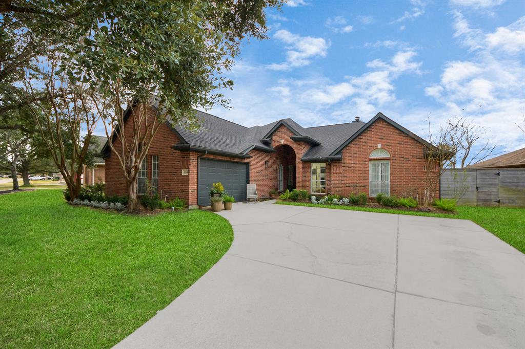 3518 S Peach Hollow Circle, Pearland, Texas image 1