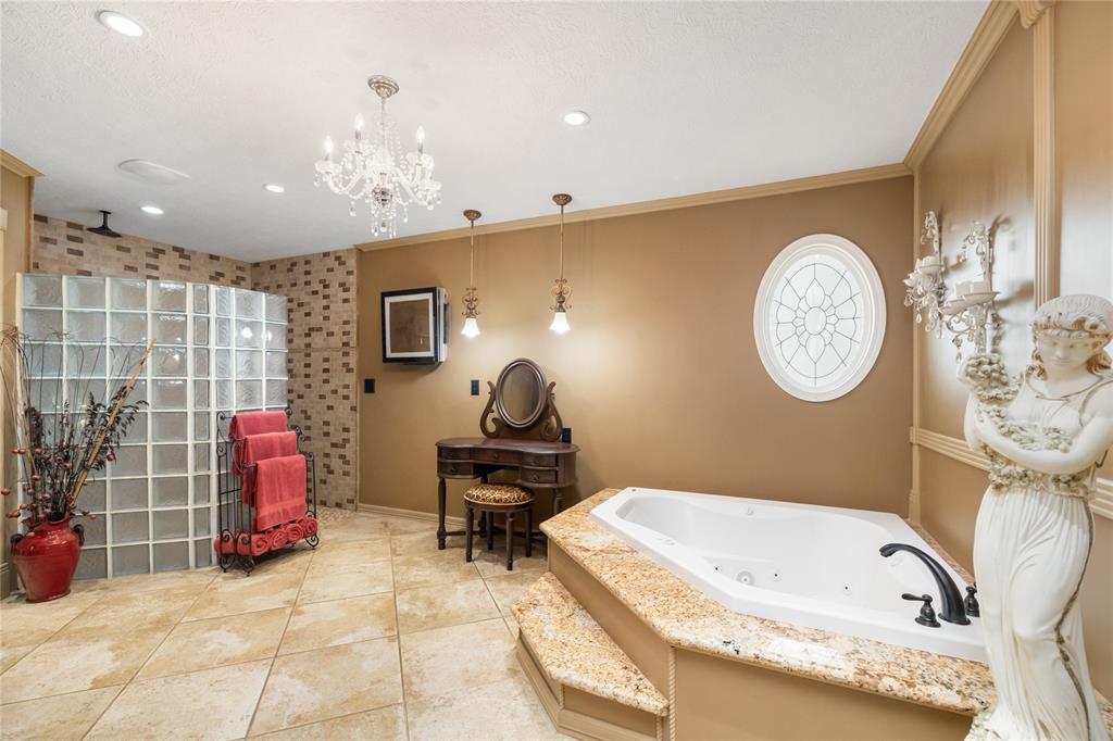 916 E James Street, Baytown, Texas image 18
