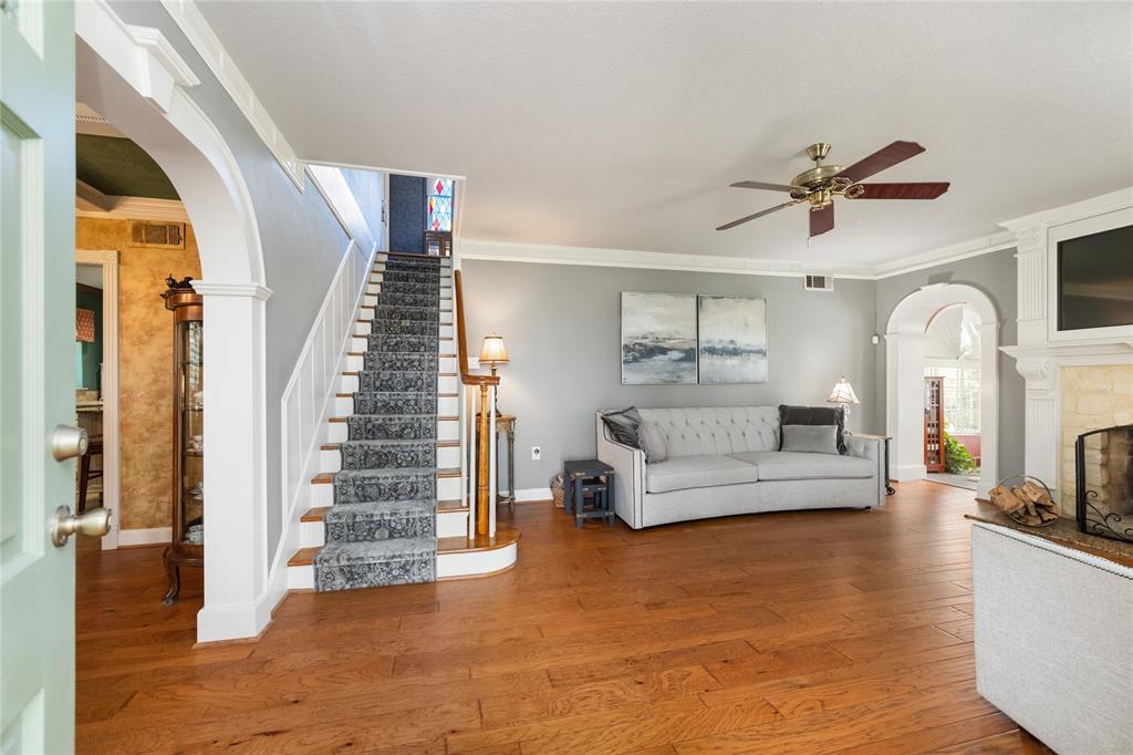 916 E James Street, Baytown, Texas image 10