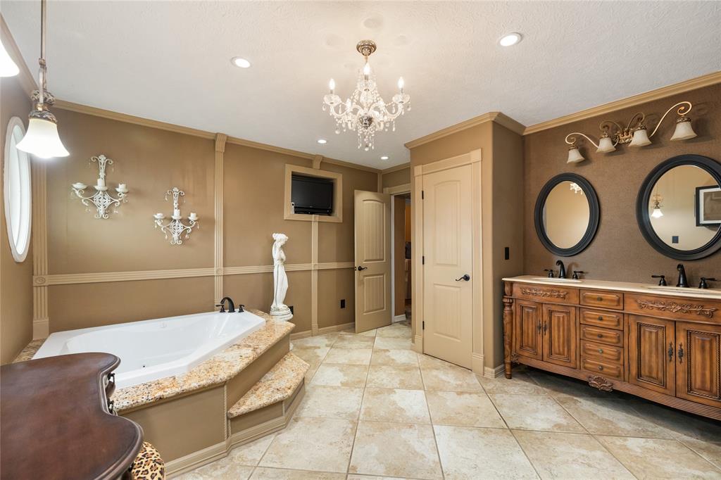 916 E James Street, Baytown, Texas image 19