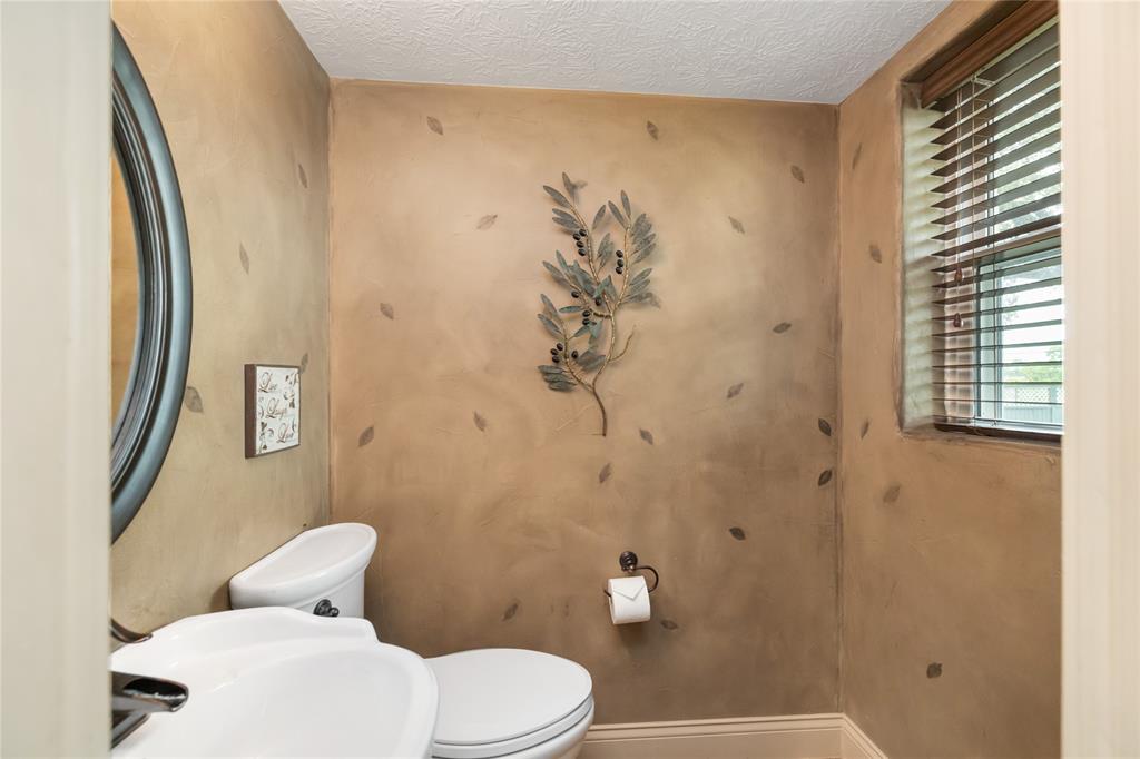 916 E James Street, Baytown, Texas image 21