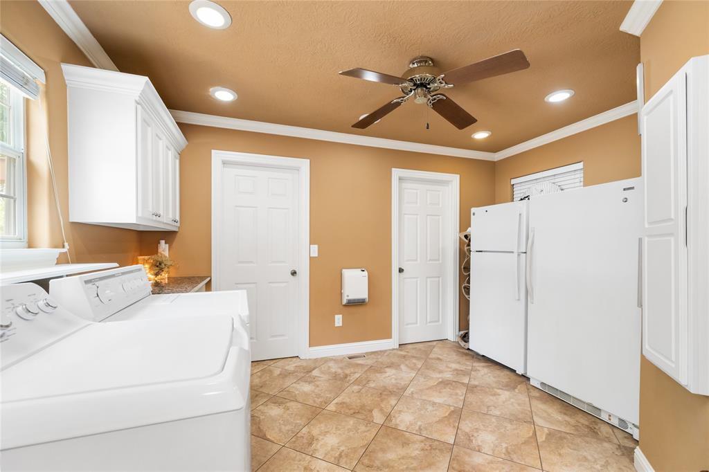 916 E James Street, Baytown, Texas image 23