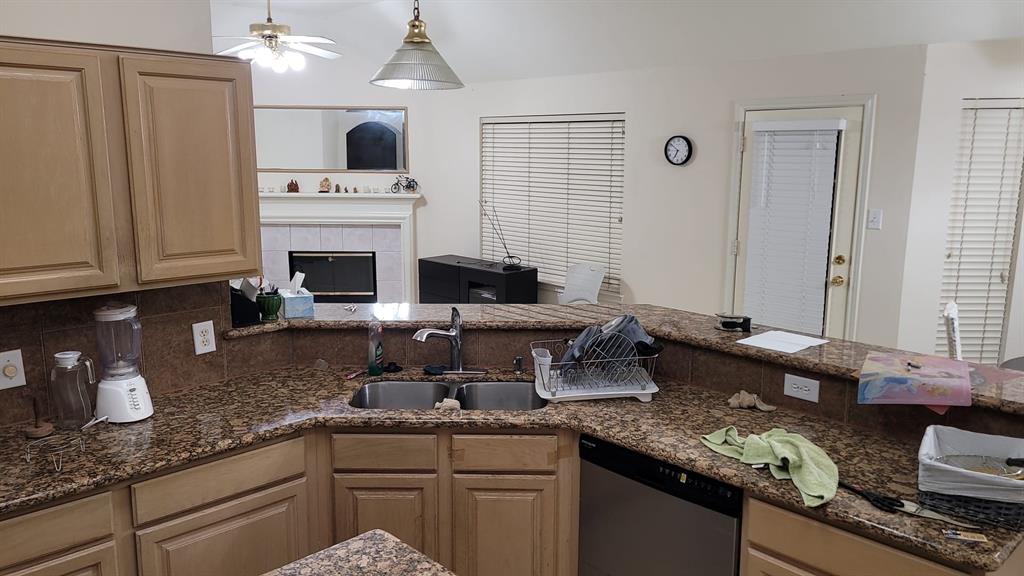 2106 Whirlaway Drive, Stafford, Texas image 10